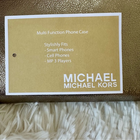 Michael Kors Women's Metallic Silver Multi Function Phone Case- Wristlet NWT - Picture 4 of 11